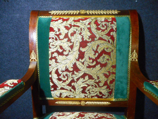 Serie di poltrone di epoca impero in mogano e bronzo dorato