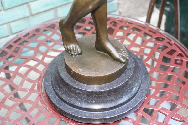 "Il risveglio", grande scultura in bronzo di donna firmata PITTA LUGA