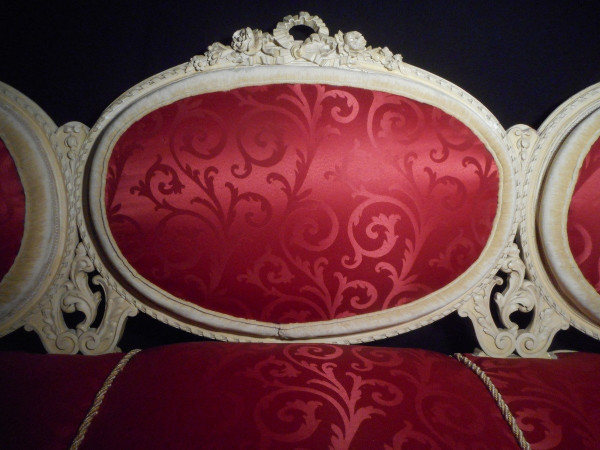 Large 19th century lacquered sofa Modèle De Château