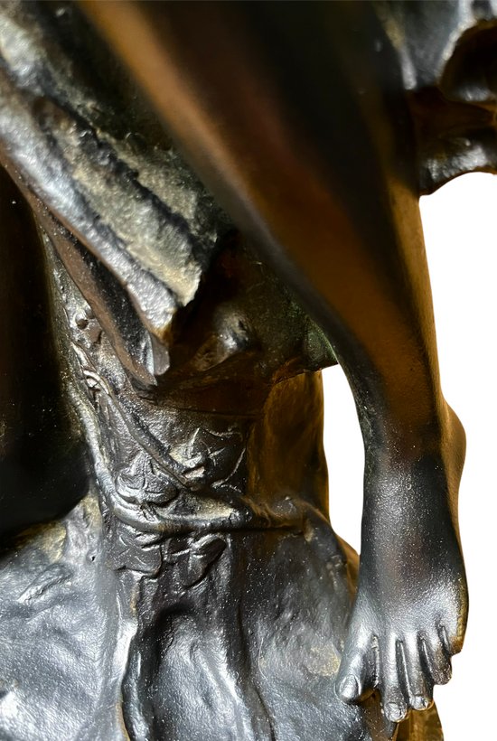 Bronzebacchante mit Trauben und Glocken nach Clodion