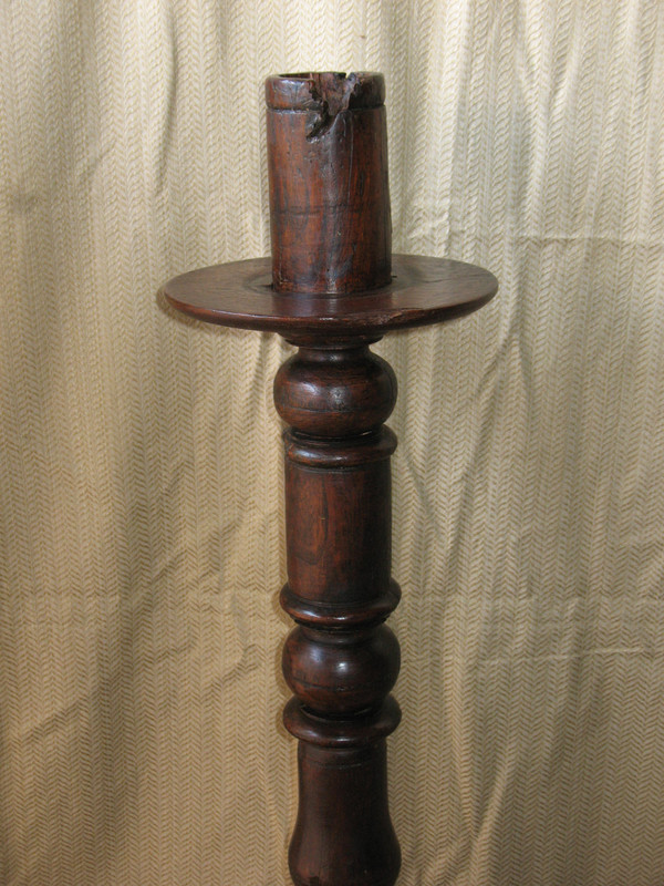 Pique cierge large wooden candle-holder 18th century Louis XIV period h: 123.5 cm