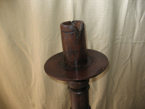 Pique cierge large wooden candle-holder 18th century Louis XIV period h: 123.5 cm