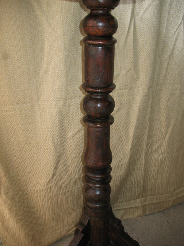 Pique cierge large wooden candle-holder 18th century Louis XIV period h: 123.5 cm