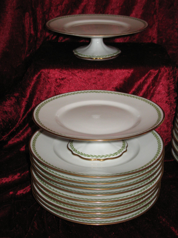 Porcelain service decorated with laurel friezes, Empire style, early 20th century.