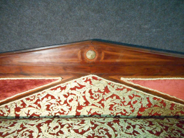 Letto per bambini a collo di cigno di epoca impero in mogano cubano