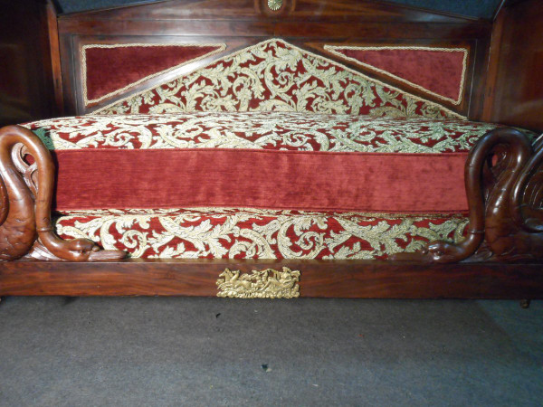 Letto per bambini a collo di cigno di epoca impero in mogano cubano