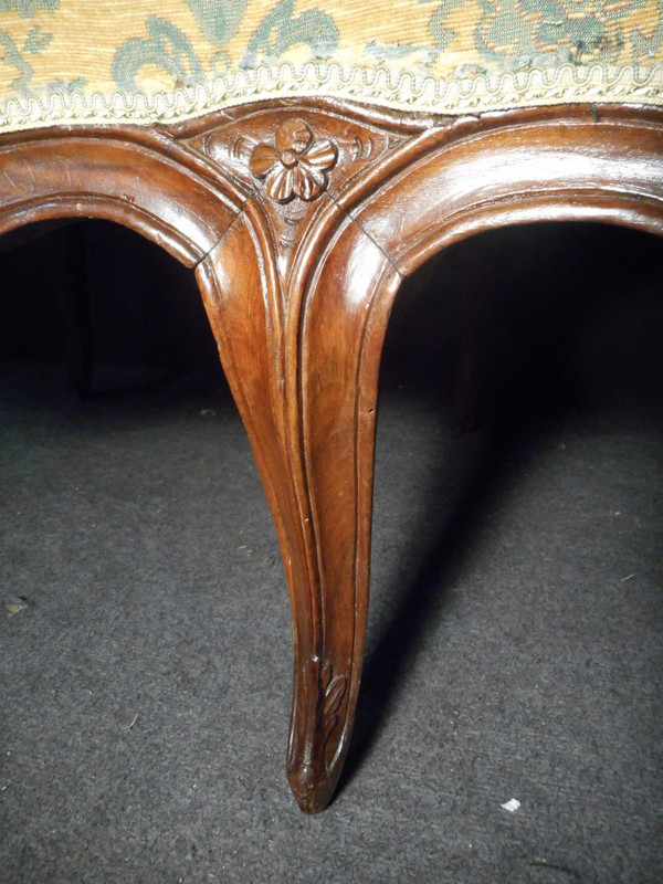 Divano in stile Luigi XV in noce timbrato Jean Baptiste Boulard