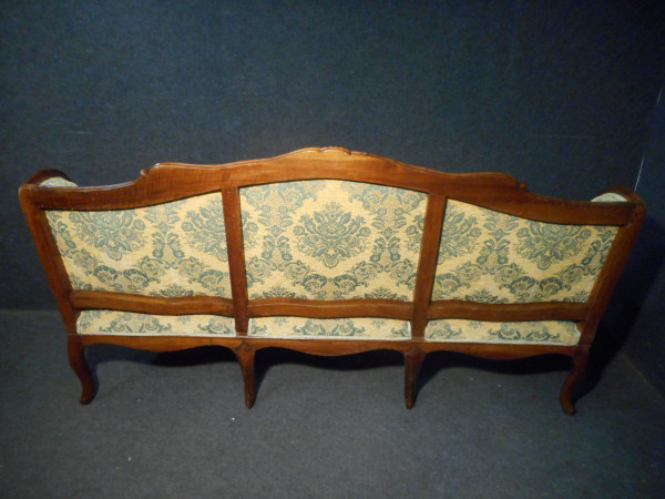 Divano in stile Luigi XV in noce timbrato Jean Baptiste Boulard