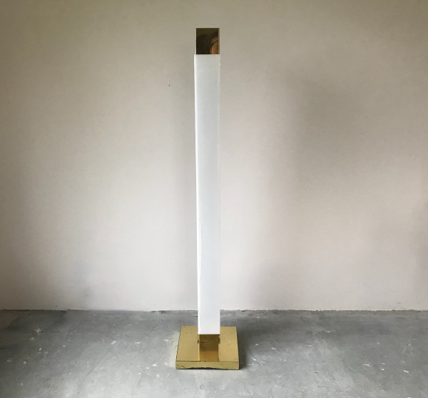 Lampadaire totem en plexiglass, circa 1960.