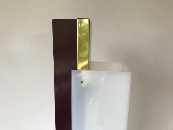 Lampadaire totem en plexiglass, circa 1960.