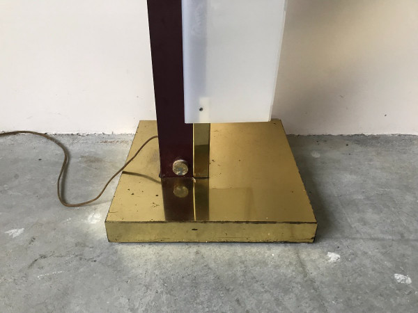 Lampadaire totem en plexiglass, circa 1960.