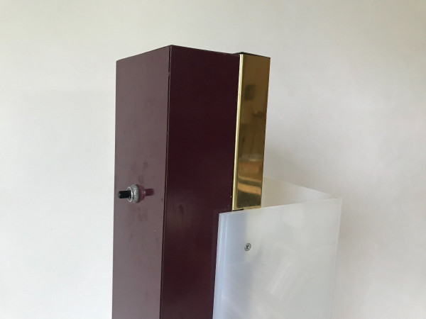 Lampadaire totem en plexiglass, circa 1960.
