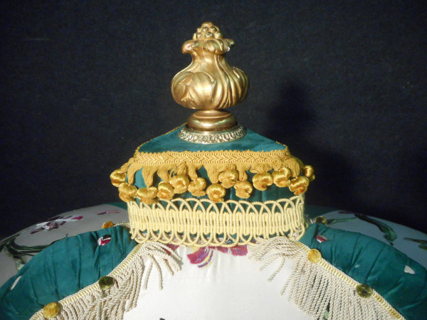 Indiscreet Napoleon III period buttoned buttoned in silk and velvet