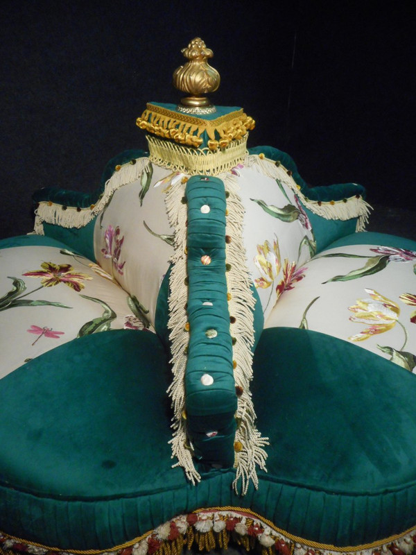 Indiscreet Napoleon III period buttoned buttoned in silk and velvet