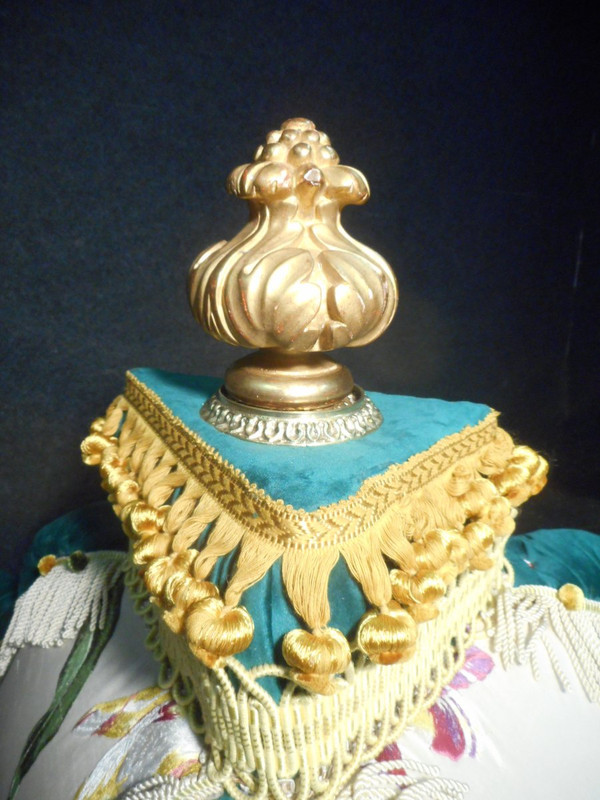 Indiscreet Napoleon III period buttoned buttoned in silk and velvet