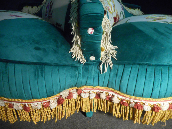 Indiscreet Napoleon III period buttoned buttoned in silk and velvet