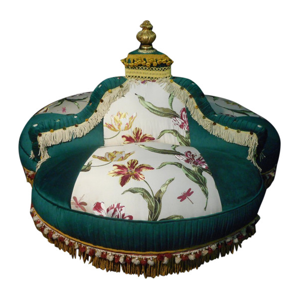 Indiscreet Napoleon III period buttoned buttoned in silk and velvet