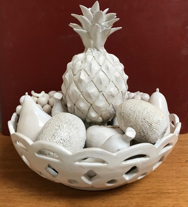 Trompe l'Oeil fruit bowl in white earthenware by Jean Roger, circa 1960.