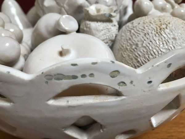 Trompe l'Oeil fruit bowl in white earthenware by Jean Roger, circa 1960.