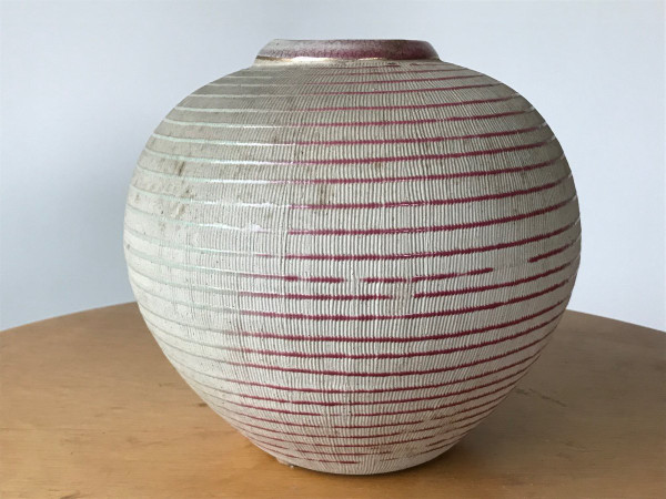Vase in glazed terracotta.