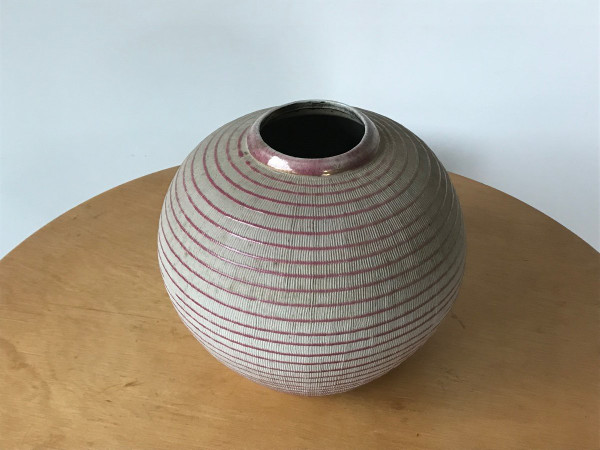 Vase in glazed terracotta.
