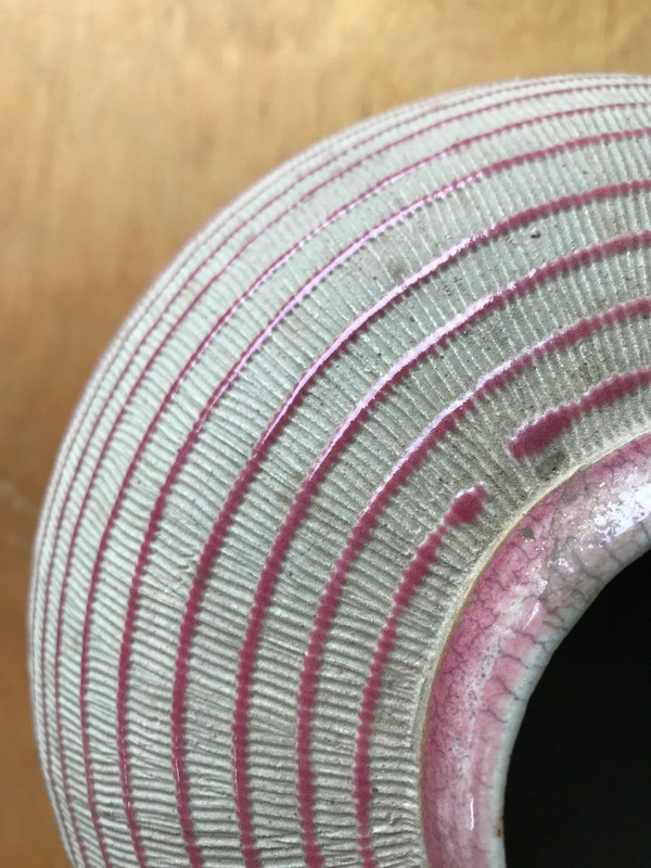 Vase in glazed terracotta.