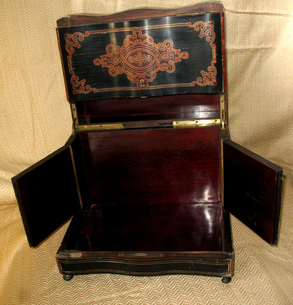 Cassetta da liquore in intarsio di Napoleone III del XIX secolo