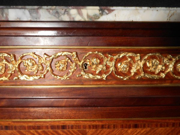 Commode Galbé Estampillée Haentges Frères