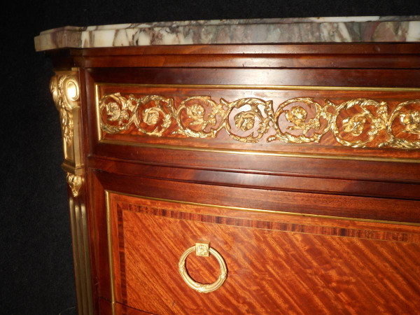 Commode Galbé Estampillée Haentges Frères