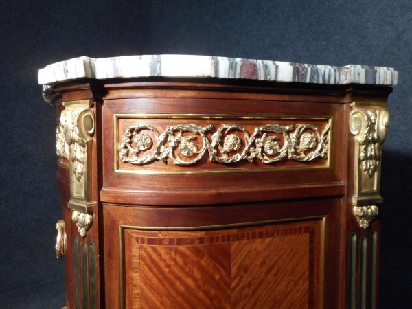 Commode Galbé Estampillée Haentges Frères