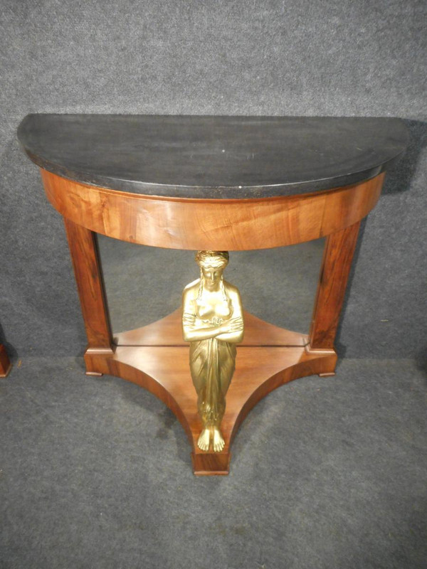 Coppia di console in mogano primo impero e cariatidi in bronzo dorato attribuite a Jacob