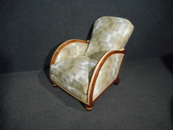 Art Deco Living Room Set In Mahogany Inlaid With Pearlescent Band