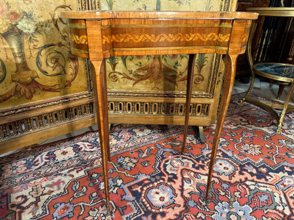 TABLE VITRINE EPOQUE LOUIS XVI