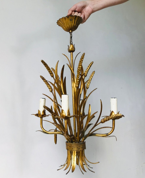 Ears of wheat chandelier in gilded metal, circa 1960.