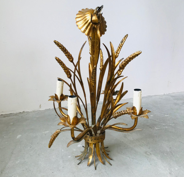Ears of wheat chandelier in gilded metal, circa 1960.