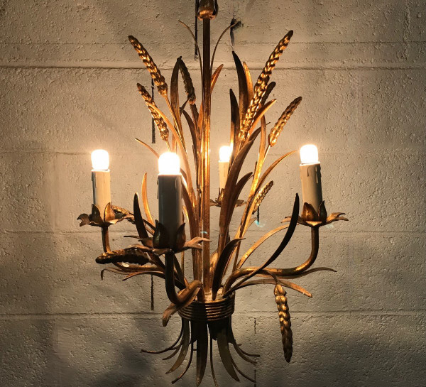 Ears of wheat chandelier in gilded metal, circa 1960.