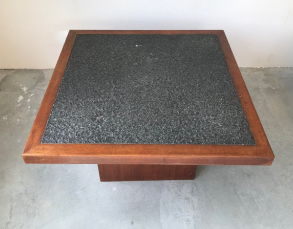 Table basse carrée en granit, circa 1980.