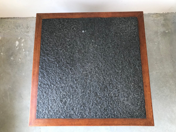 Table basse carrée en granit, circa 1980.