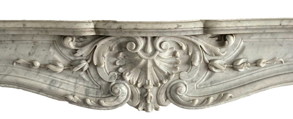Mantello in marmo bianco di Carrara stile Luigi XV XIX secolo