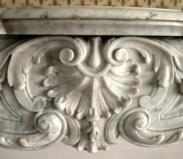 Mantello in marmo bianco di Carrara stile Luigi XV XIX secolo