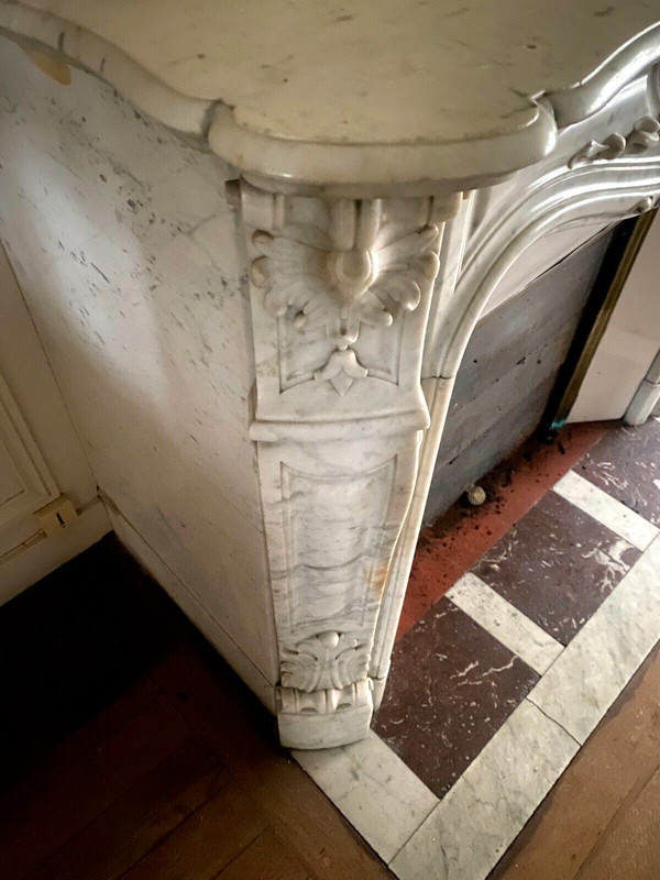 Mantello in marmo bianco di Carrara stile Luigi XV XIX secolo