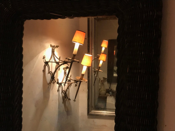 Pair of gilded metal sconces decorated with clovers.