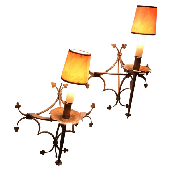 Pair of gilded metal sconces decorated with clovers.