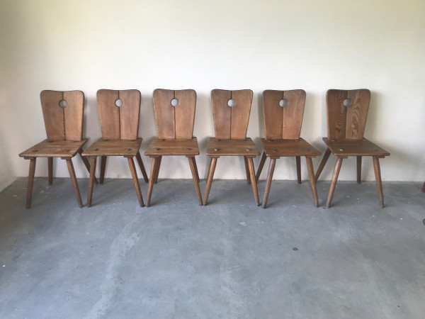Set of 6 Savoyard chairs in solid wood, Circa 1950.