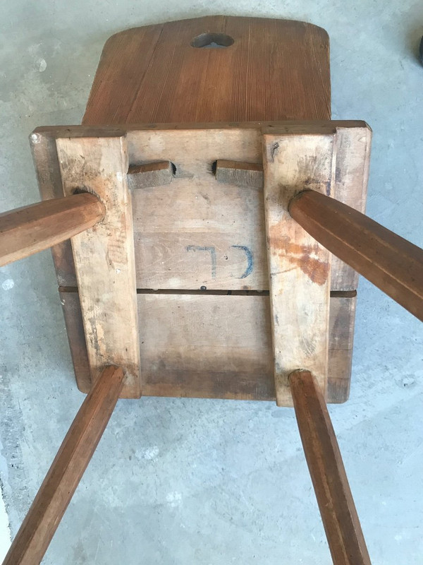 Set of 6 Savoyard chairs in solid wood, Circa 1950.