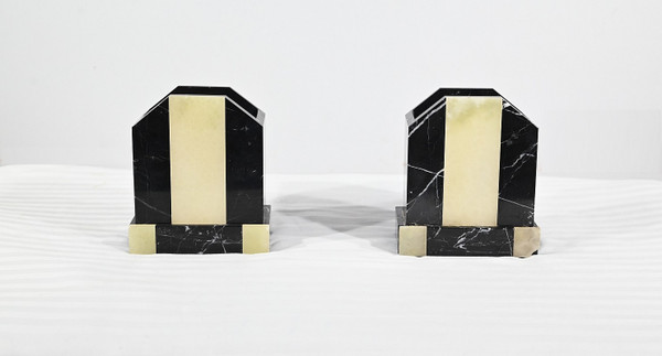 Important Art Deco Mantel Clock in Marble and Dog Sculpture – 1930