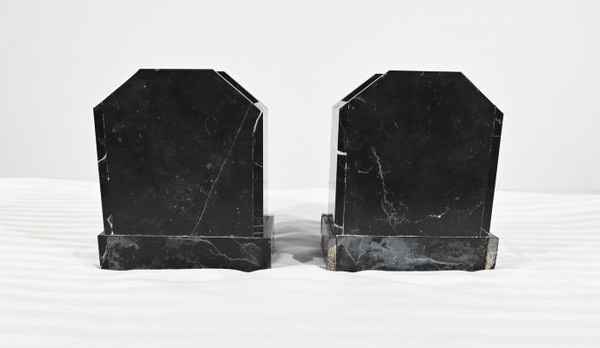 Important Art Deco Mantel Clock in Marble and Dog Sculpture – 1930