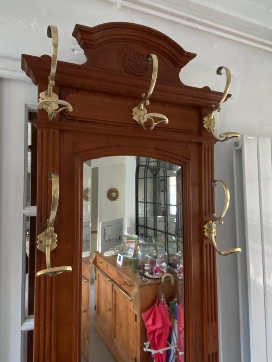 Napoleon III locker room in walnut