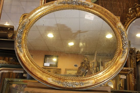 Alte ovale Spiegelrestaurierung Blattgold und Patina