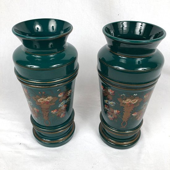 Paire de grands vases en verre opalin, XIXe